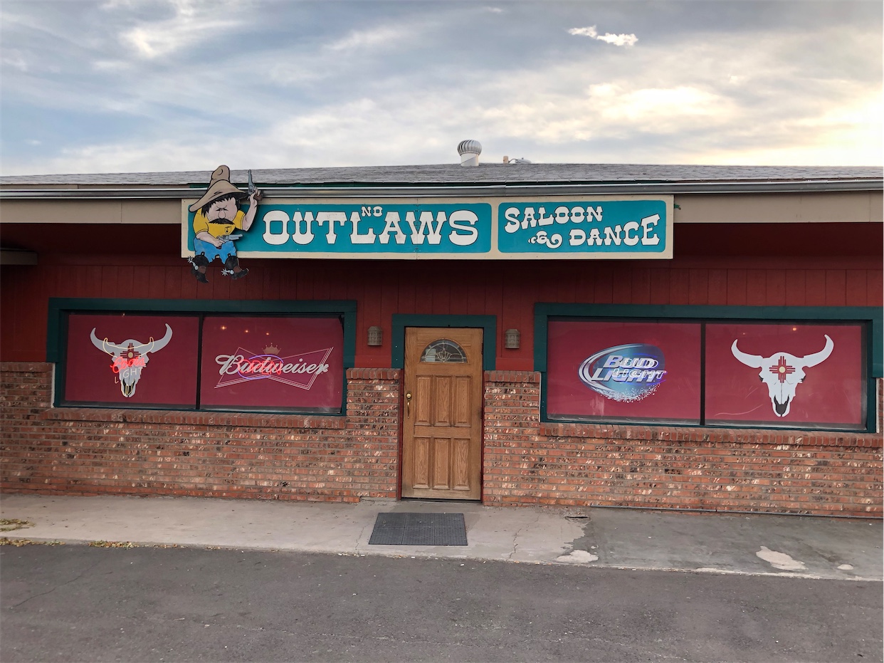 Outlaws Saloon