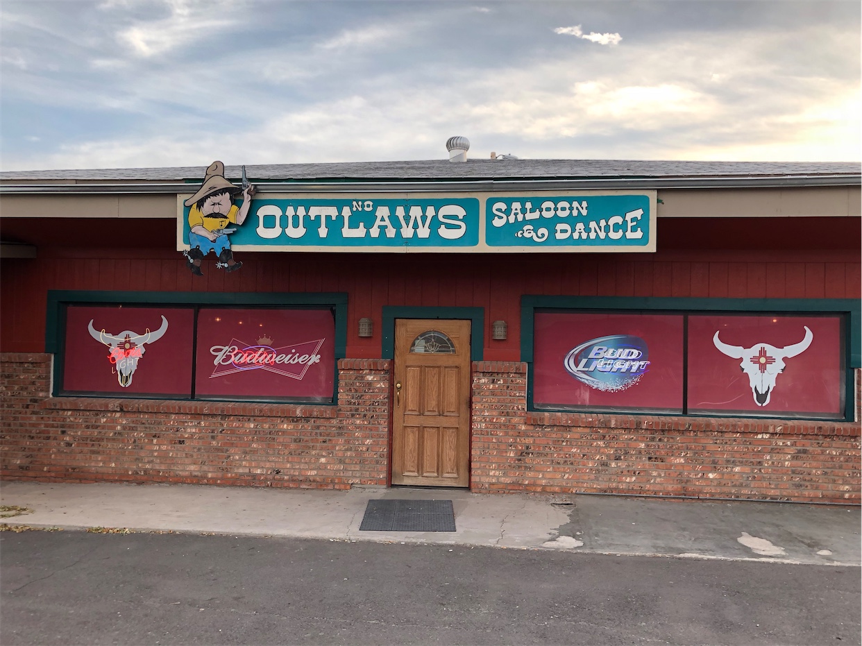 Outlaws Saloon