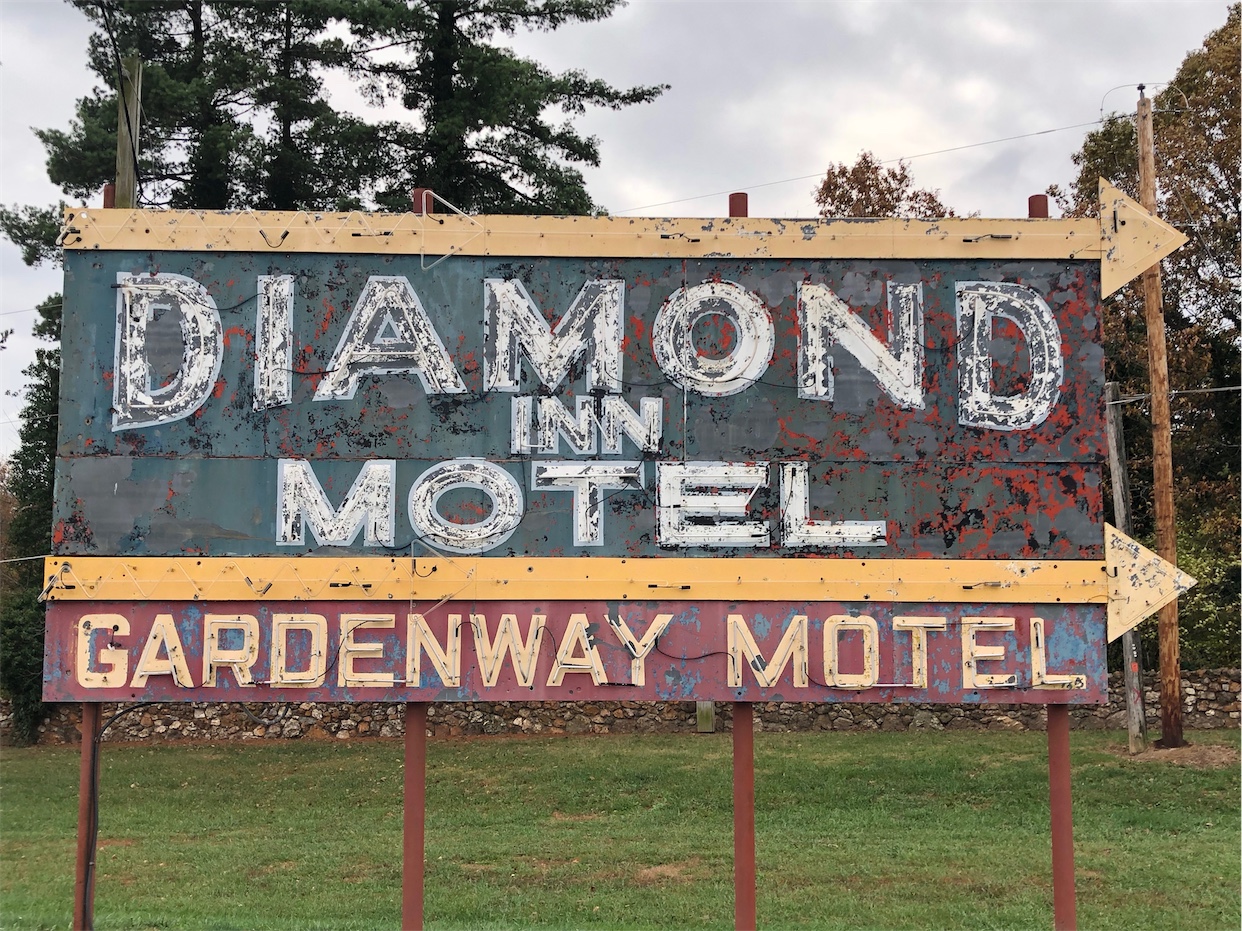 Diamond Inn Sign