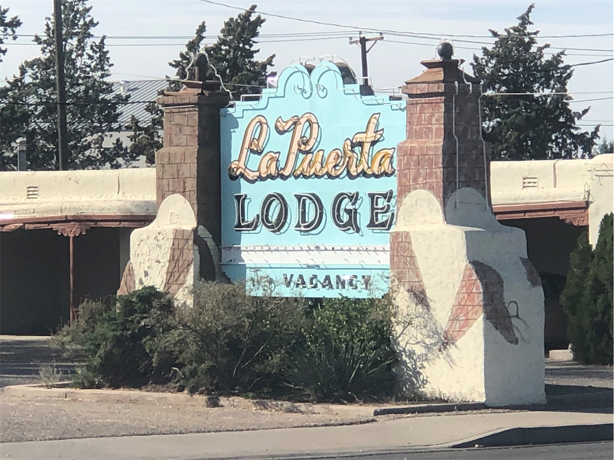 La Puerta Motor Lodge