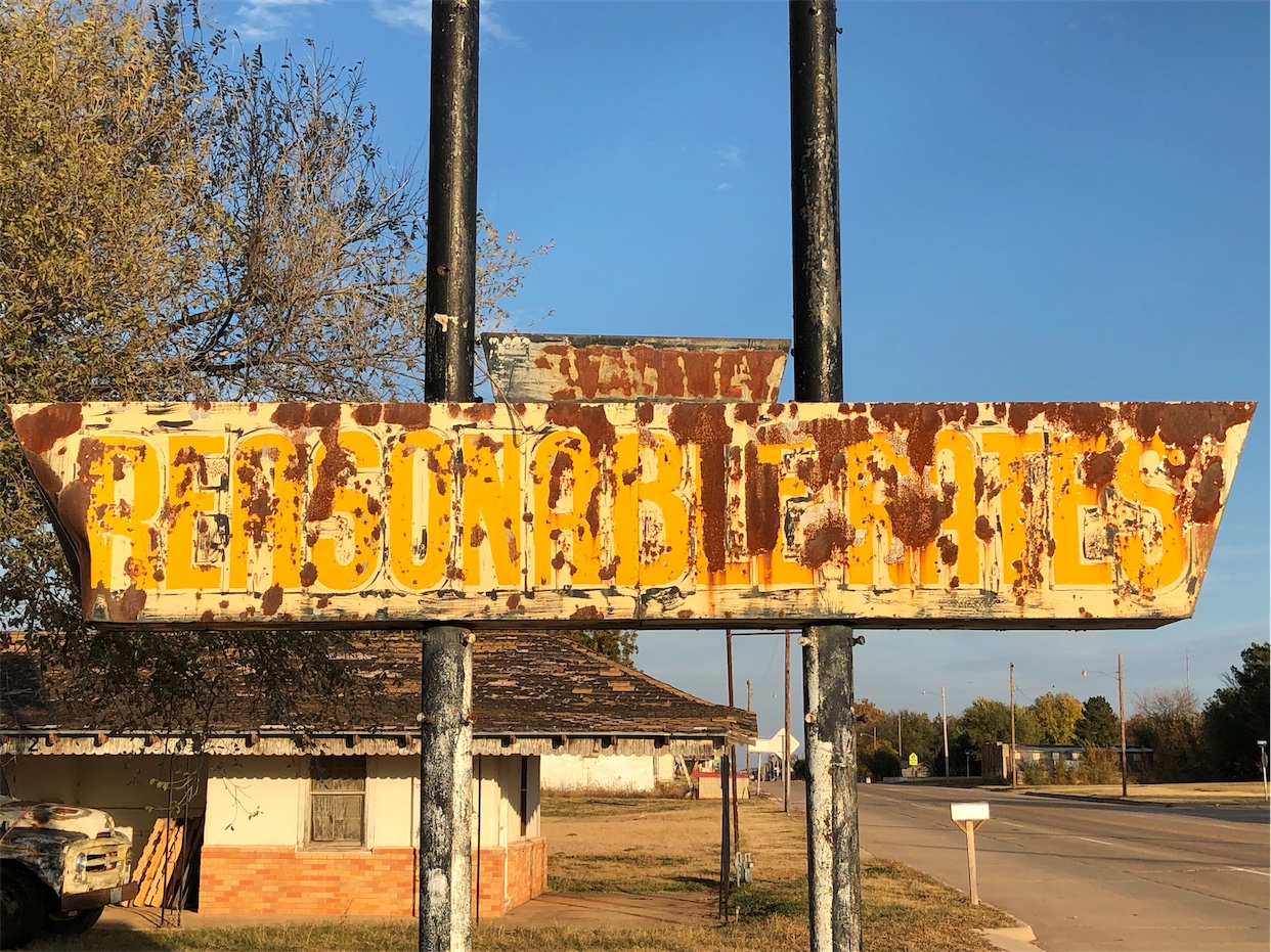 Elm Motel Sign