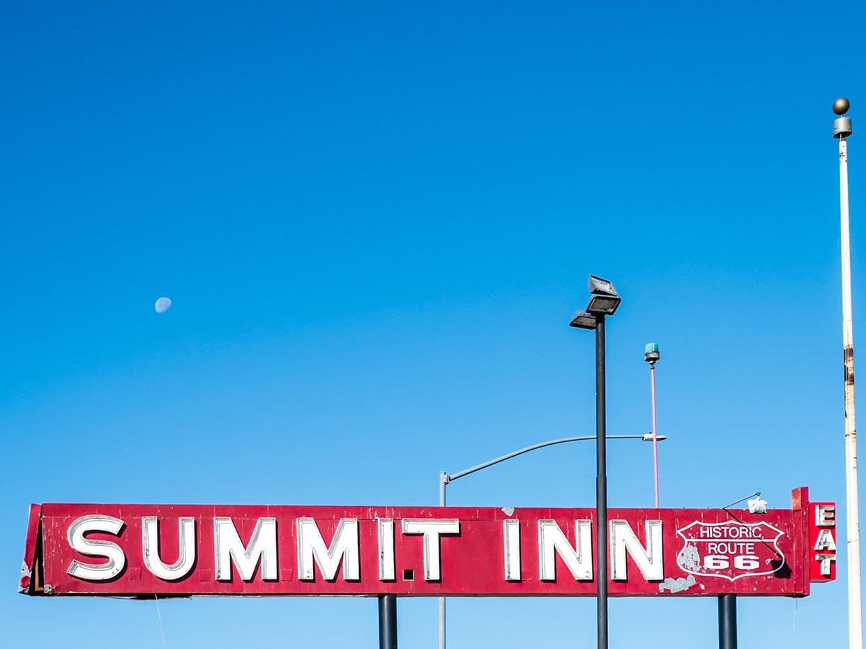 Summit Inn Sign