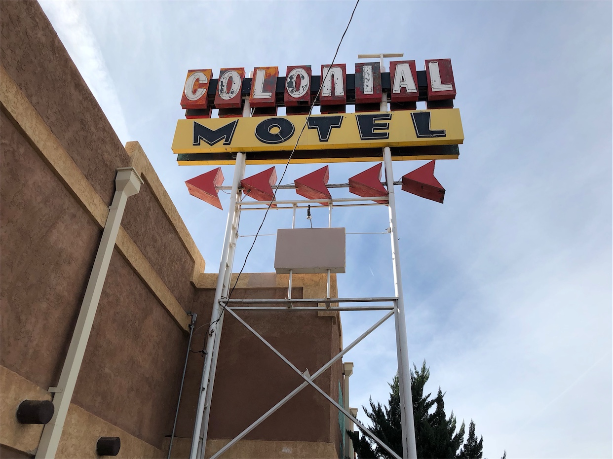 Colonial Motel