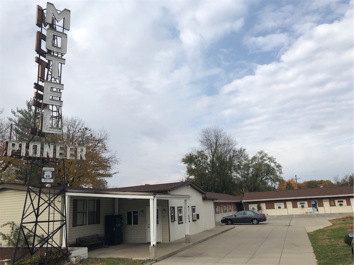 Bales Pioneer Motel