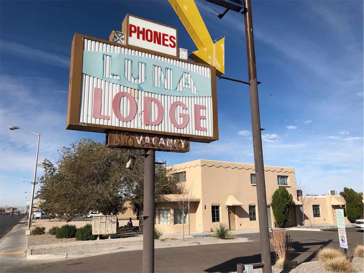 Luna Lodge